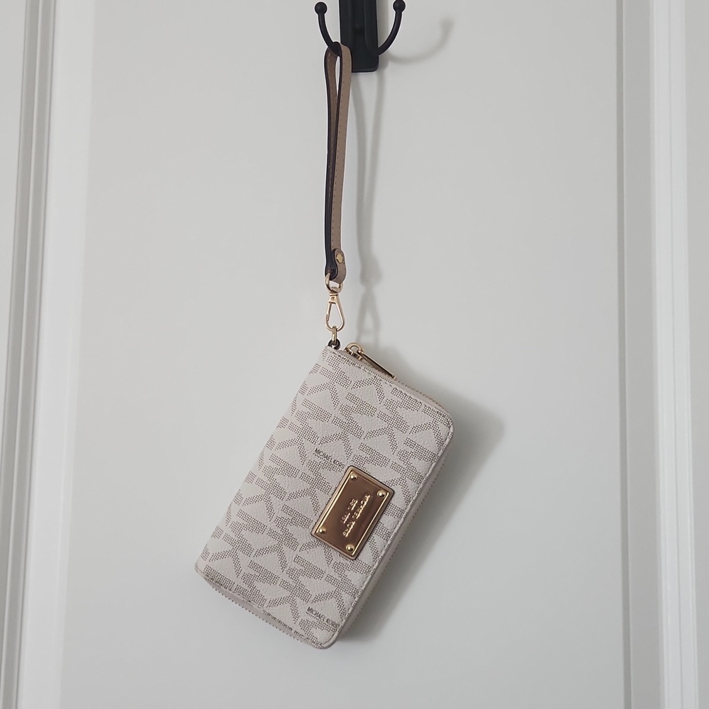 Michael Kors Wristlet